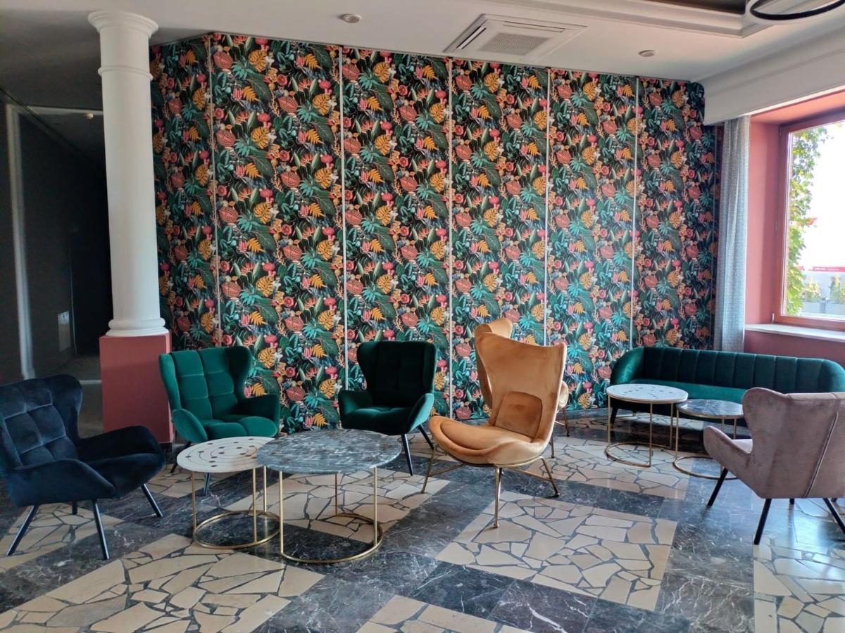 Hotel Sphinx Zabia Wola Buitenkant foto